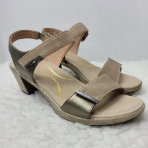 Naot Intact Women's Sandals Size 9 Adjustable Leather Straps Heel Comfort Beige