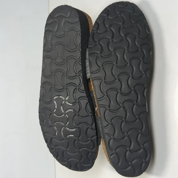 Naot Naomi criss cross slip on slide sandals women's size 6 EU 37