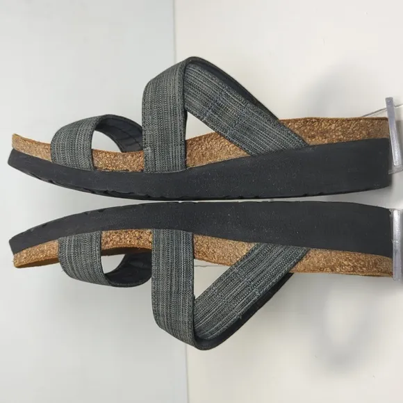 Naot Naomi criss cross slip on slide sandals women's size 6 EU 37