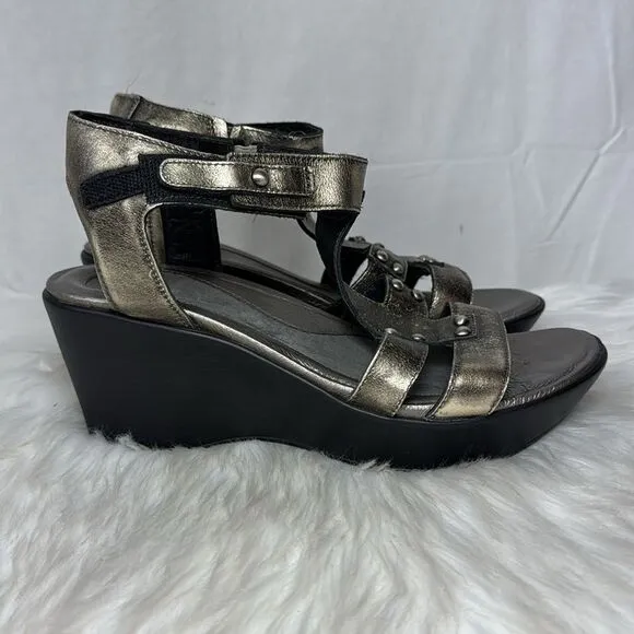 Naot Flirt Metallic Pewter Silver Threads Leather  Wedge Sandals Sz 39/US 6.5