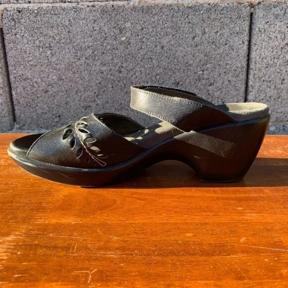 Naot Sandals black Leather Cutout Women's Size 7