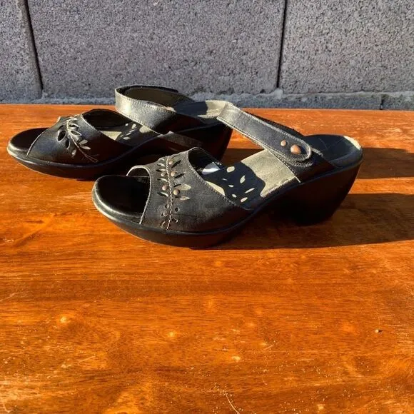 Naot Sandals black Leather Cutout Women's Size 7