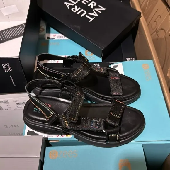 Naturalizer Flores Sandal in Black Multi