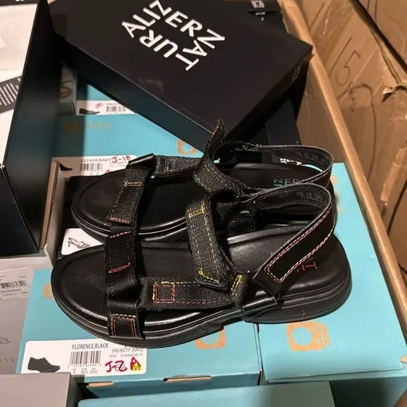Naturalizer Flores Sandal in Black Multi