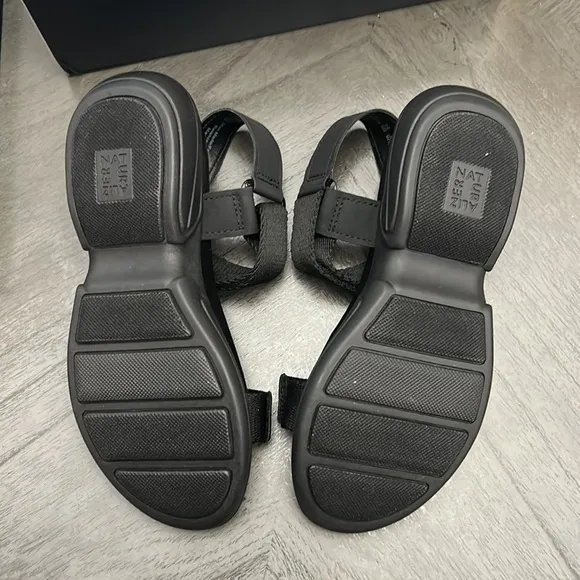 Naturalizer Flores Sandal in Black