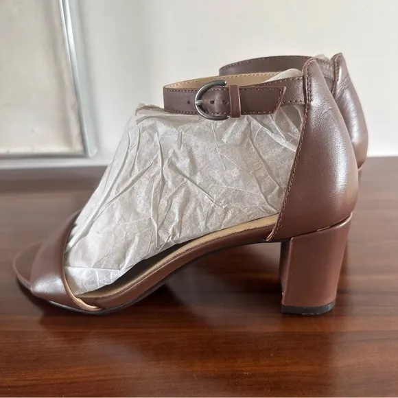 Naturalizer Women's Vera Heeled Sandal Cocoa Brown Leather 8 NWOB