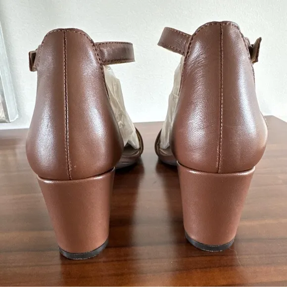 Naturalizer Women's Vera Heeled Sandal Cocoa Brown Leather 8 NWOB