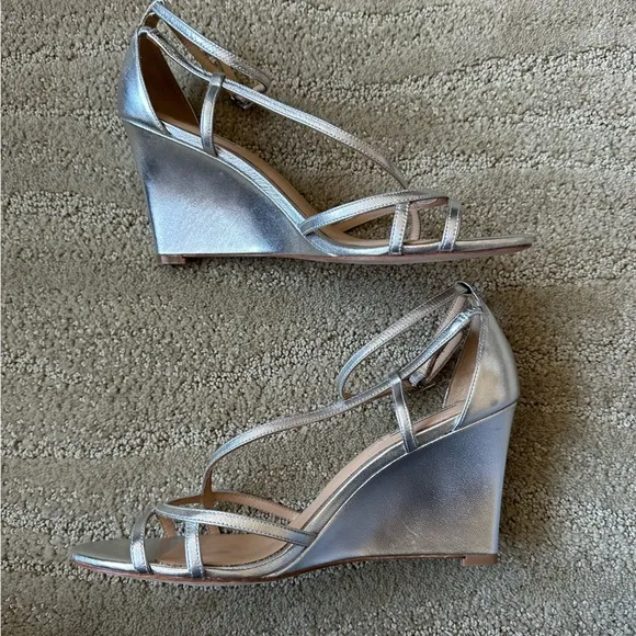 NEW Badgley Mischka Silver Metallic Strappy Anklet Wedge Leather Sandals Size 8