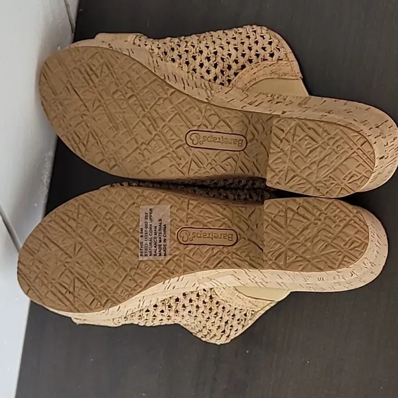 NEW Baretraps Womens Bethie Slide Natural 9.5M Wedge Sandals