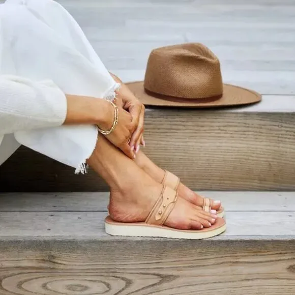 NEW  BEEK Leather Whistler Toe Ring Sandals honey for women 254 6M8T
