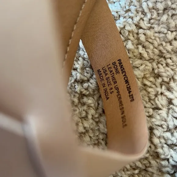 New! Crevos SZ 9.5 pansey leather sandals in bone color.