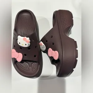🌸NEW CROCS BROWN HELLO KITTY UNISEX WOMEN’S Sz 8 Men’s Sz 6 With Tags.