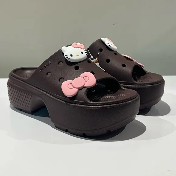 🌸NEW CROCS BROWN HELLO KITTY UNISEX WOMEN’S Sz 8 Men’s Sz 6 With Tags.