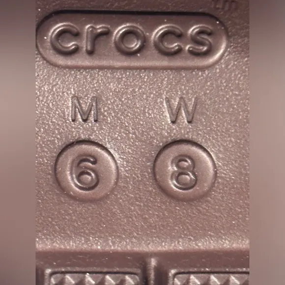 🌸NEW CROCS BROWN HELLO KITTY UNISEX WOMEN’S Sz 8 Men’s Sz 6 With Tags.