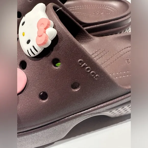 🌸NEW CROCS BROWN HELLO KITTY UNISEX WOMEN’S Sz 8 Men’s Sz 6 With Tags.