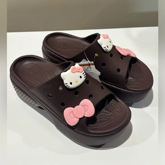 🌸NEW CROCS BROWN HELLO KITTY UNISEX WOMEN’S Sz 8 Men’s Sz 6 With Tags.