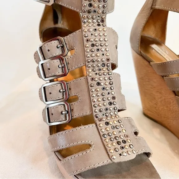 NEW Cynthia Vincent Jett Wood Wedge Sandal Size 10