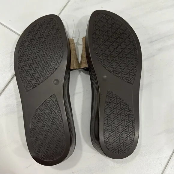 NEW! Donald J Pliner Fiji Slip-On Wedge Sandal - Size 6