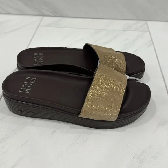 NEW! Donald J Pliner Fiji Slip-On Wedge Sandal - Size 6