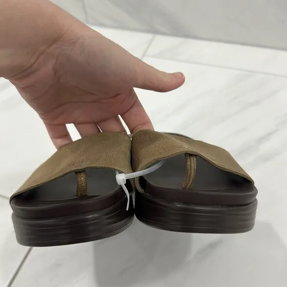 NEW! Donald J Pliner Fiji Slip-On Wedge Sandal - Size 6