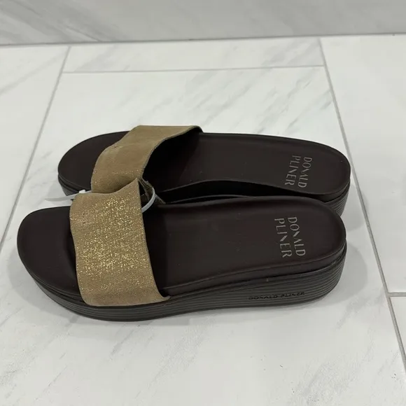 NEW! Donald J Pliner Fiji Slip-On Wedge Sandal - Size 6