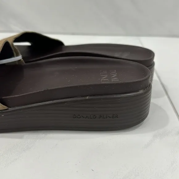 NEW! Donald J Pliner Fiji Slip-On Wedge Sandal - Size 6