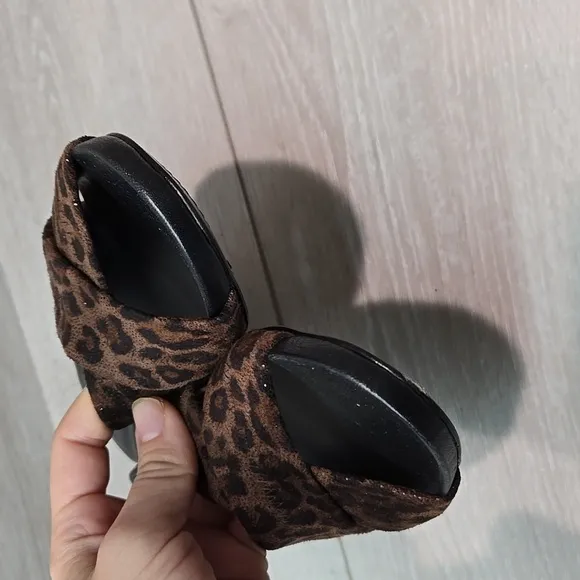 NEW Donald J Pliner Women Crisscross Leopard  Leather Heels Sandals shoes sz 8M