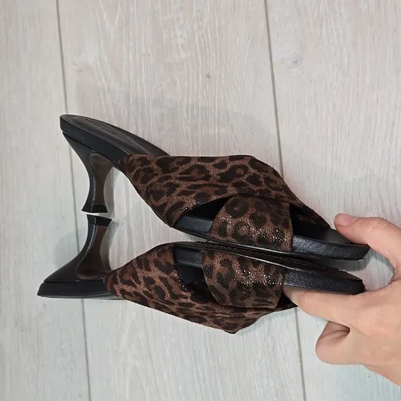 NEW Donald J Pliner Women Crisscross Leopard  Leather Heels Sandals shoes sz 8M