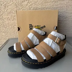 NEW Dr. Martens Blaire Platform Sandals Womens Size 10 Tan Nubuck Leather