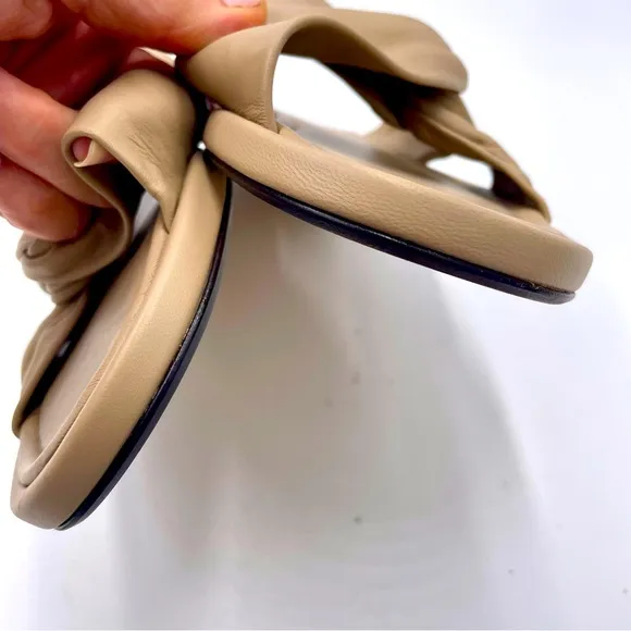NEW Everlane Warm Khaki Italian Leather Day Twist Flat Sandal in Size 7.5