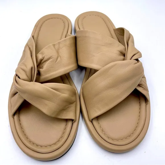 NEW Everlane Warm Khaki Italian Leather Day Twist Flat Sandal in Size 7.5