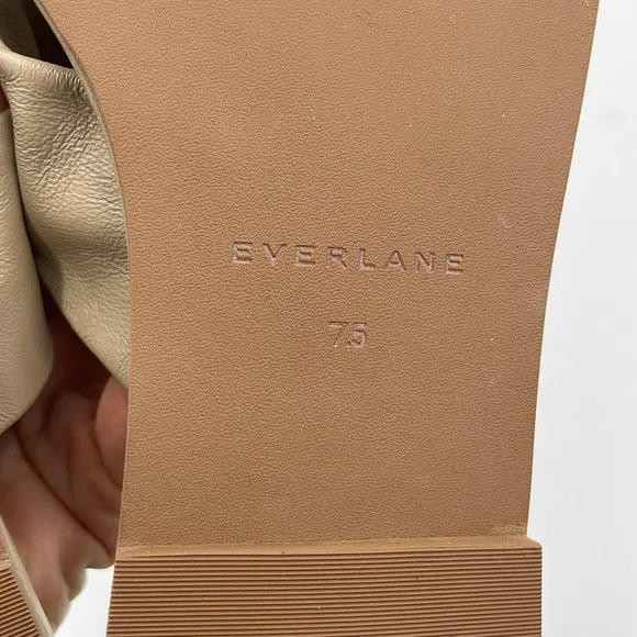 NEW Everlane Warm Khaki Italian Leather Day Twist Flat Sandal in Size 7.5
