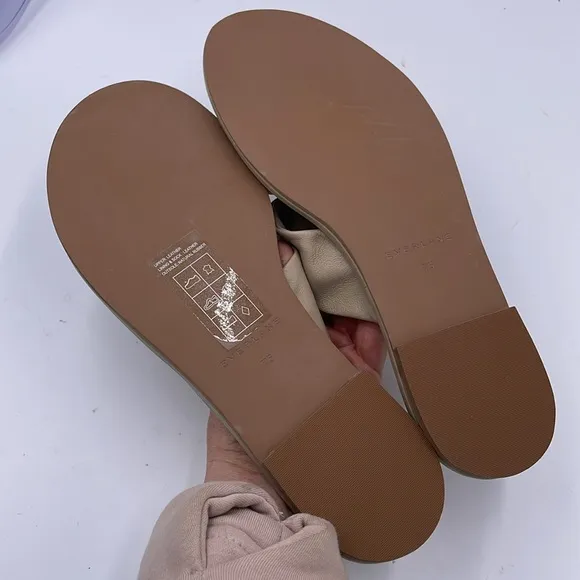 NEW Everlane Warm Khaki Italian Leather Day Twist Flat Sandal in Size 7.5