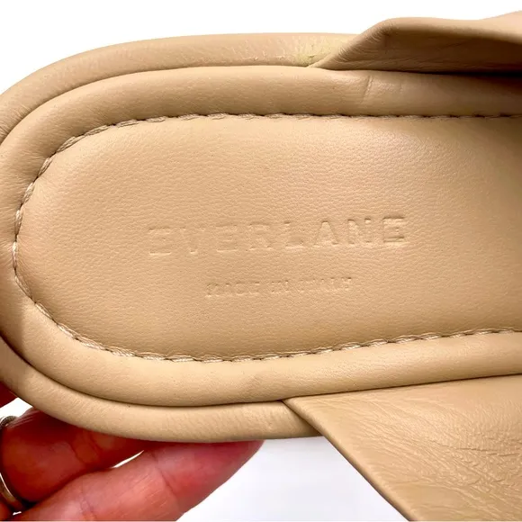 NEW Everlane Warm Khaki Italian Leather Day Twist Flat Sandal in Size 7.5