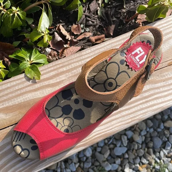 (NEW) Fly London Peep Toe Sandals