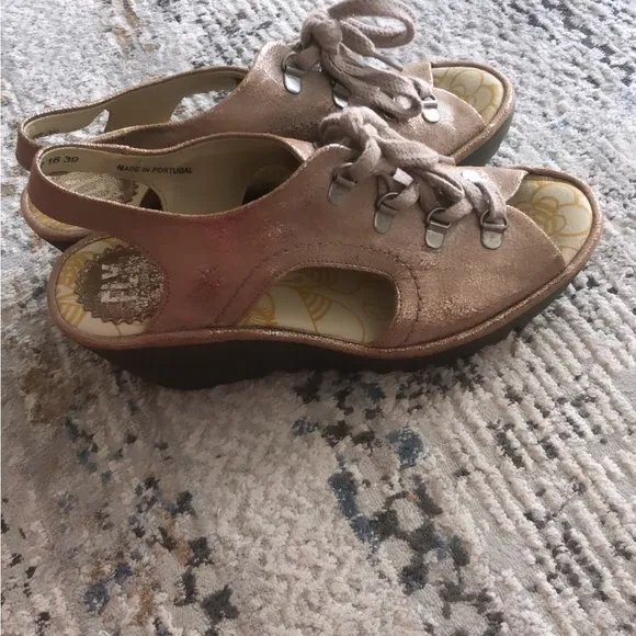 NEW Fly London YLFA Luna Wedge Sandals Metallic Blush Pink-Tinted Tan