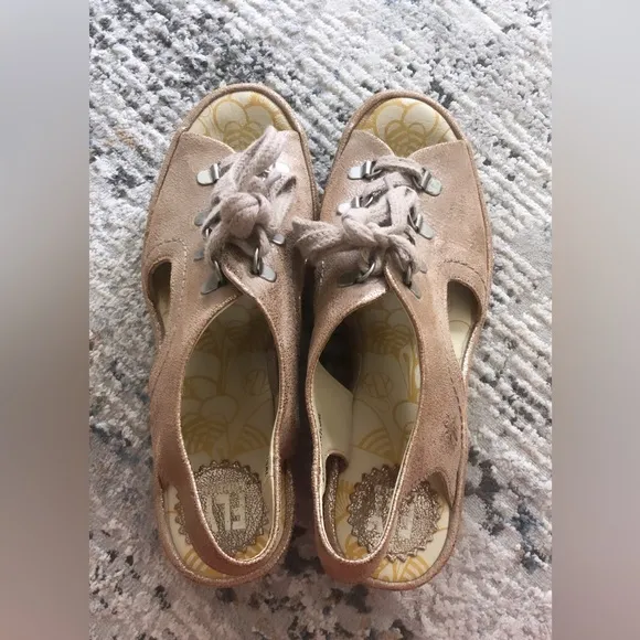 NEW Fly London YLFA Luna Wedge Sandals Metallic Blush Pink-Tinted Tan