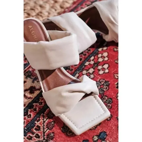 New Free People Alohas Natasha Puffy Mule Heel Sandals Leather in White