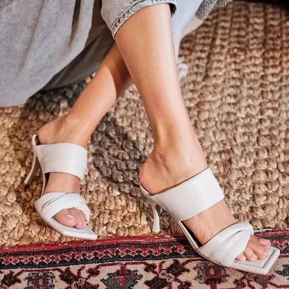 New Free People Alohas Natasha Puffy Mule Heel Sandals Leather in White