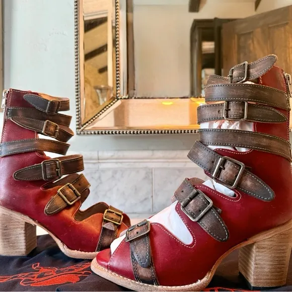 NEW FREEBIRD BY STEVEN BOND RED MULTI SANDALS BOOTIES HEELS MINT CONDITION RARE!