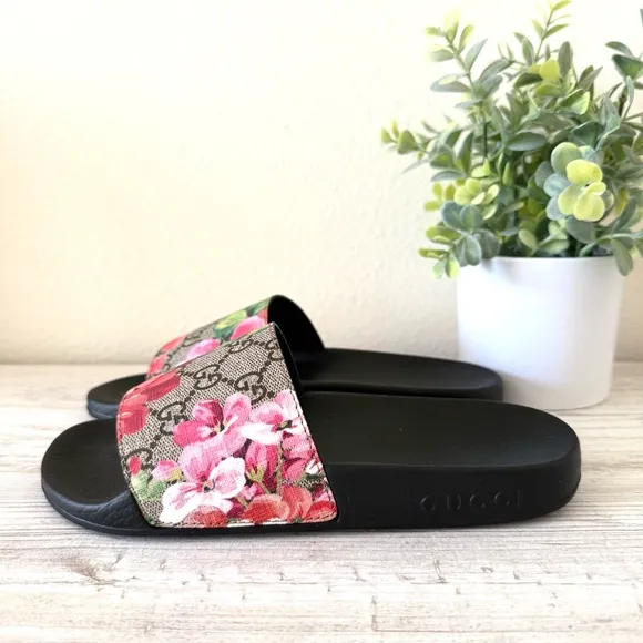 New Gucci GG Supreme Floral Bloom Rubber Pool Slide Sandals Size 36, US 6