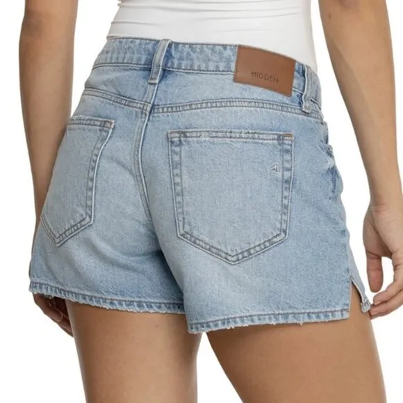 NEW HIDDEN women  Classic High Rise Shorts - 4” Medium Jeans 253