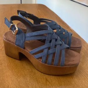 NEW House of Harlow 1960 “Georgia” sandals