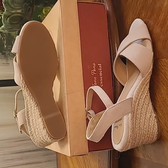New in box! Toni Pons Lea-A pedra 38 Womens size 7.5 Jute Wedge nude Sandals