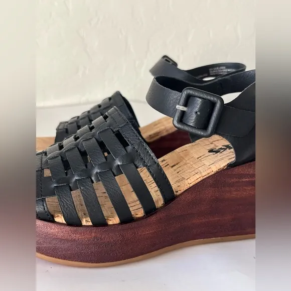 NEW Korks wedge sandals black 6