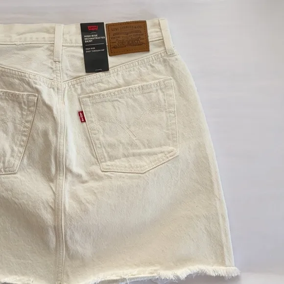 New LEVI'S High Rise Deconstructed mini Skirt