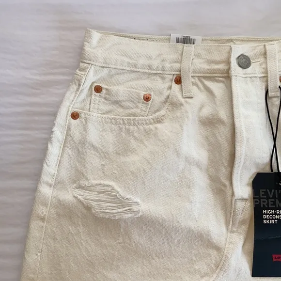 New LEVI'S High Rise Deconstructed mini Skirt