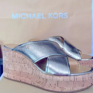 New 🔥 MICHAEL KORS NEW Michael Kors Leather Wedge Sandals💃🏻