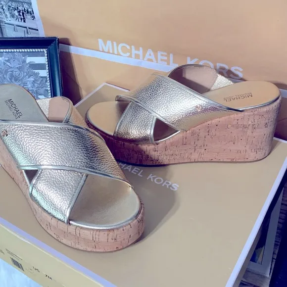 New 🔥 MICHAEL KORS NEW Michael Kors Leather Wedge Sandals💃🏻