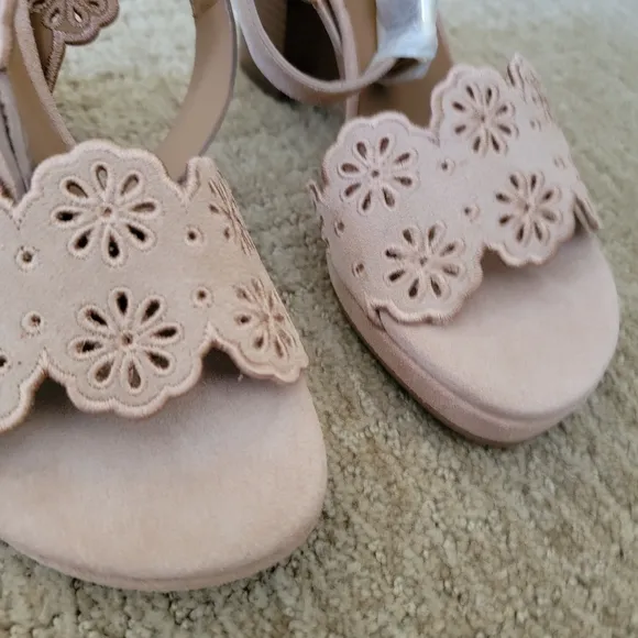 New See By Chloe Laser-Cut Floral Kristy Heeled Sandals in Tan, Size 36